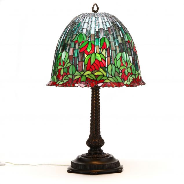 stained-glass-table-lamp