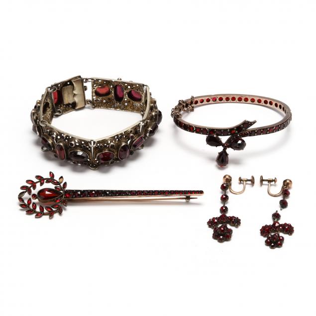 four-antique-garnet-jewelry-items