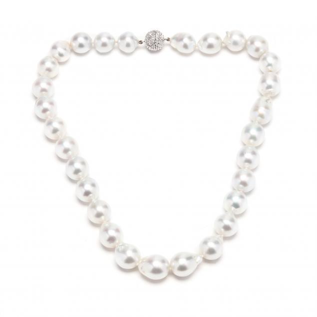 baroque-pearl-necklace-with-white-gold-and-diamond-clasp