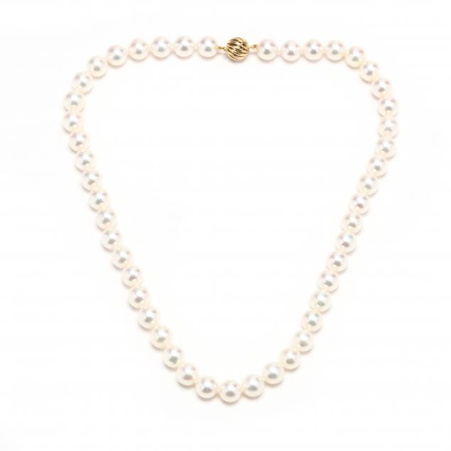 single-strand-pearl-necklace-with-gold-clasp