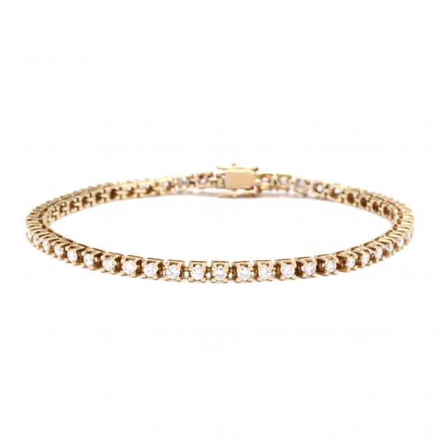 gold-and-diamond-line-bracelet