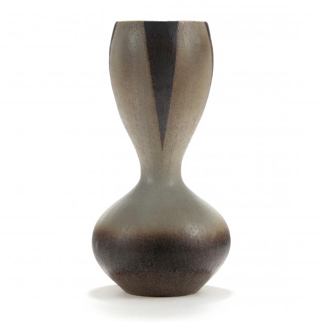 hour-glass-vase-donna-craven-nc