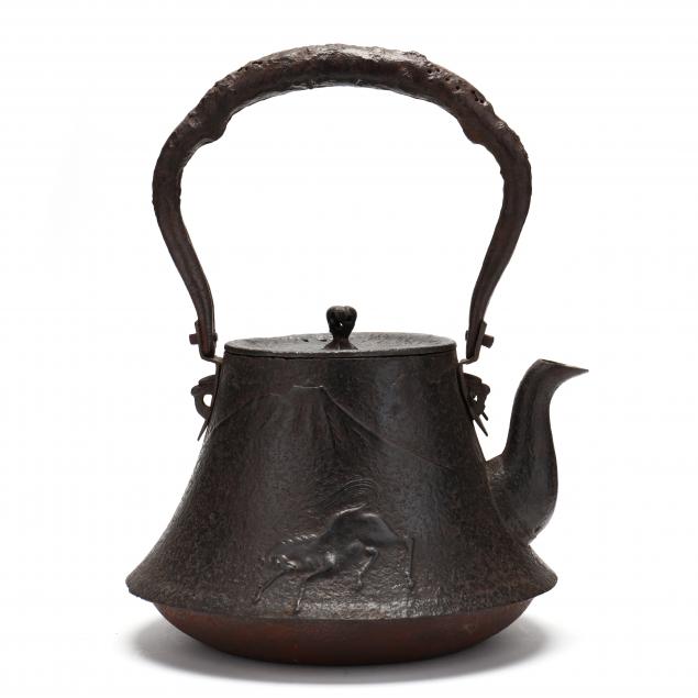 a-japanese-i-tetsubin-i-cast-iron-mount-fuji-kettle