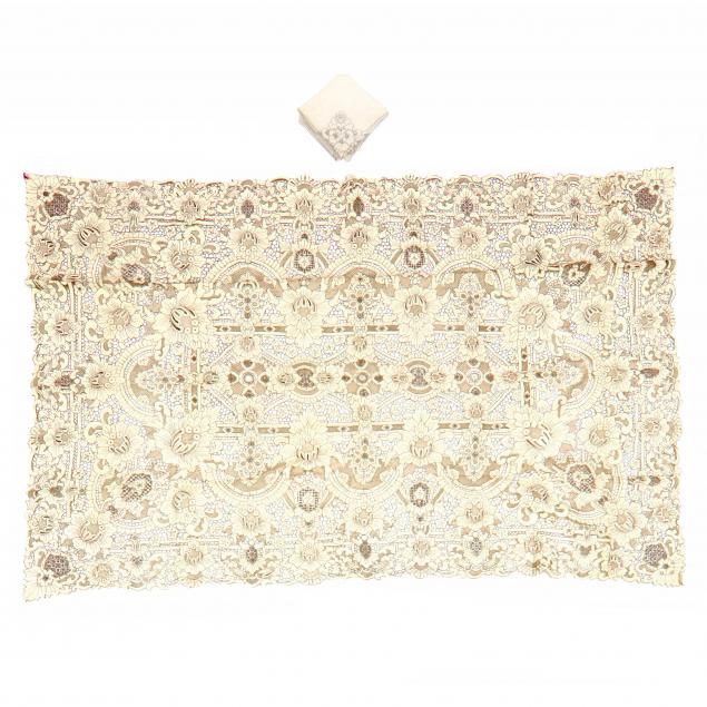 venetian-linen-tablecloth-and-twelve-napkins