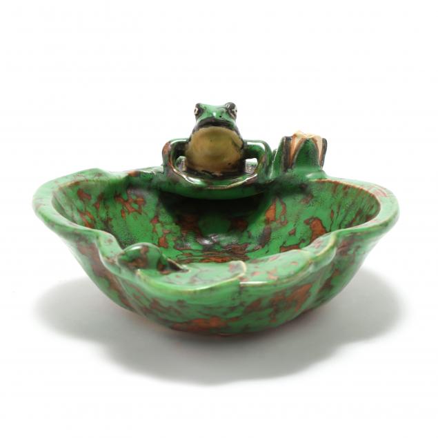 weller-pottery-bowl-with-frog