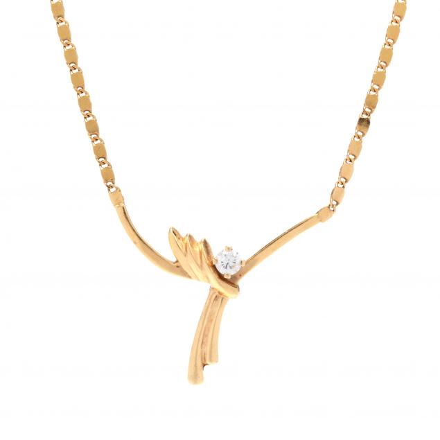 gold-and-diamond-necklace