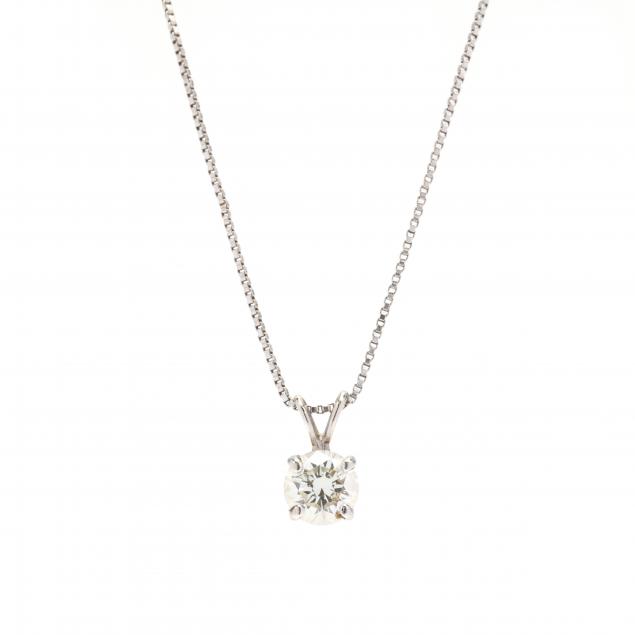 white-gold-and-diamond-pendant-necklace