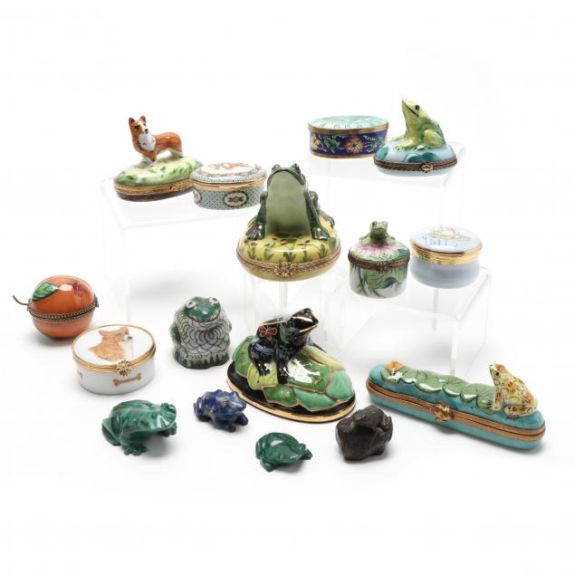a-collection-sixteen-corgi-and-frog-hardstone-figurines-and-pill-boxes