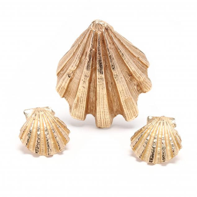 gold-shell-enhancer-and-earrings-gogo