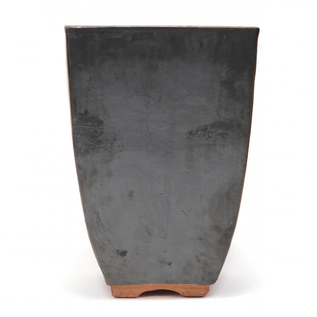 contemporary-earthenware-planter