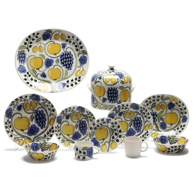 birger-kaipianen-54-pieces-of-i-paratissi-i-arabia-finland-dinnerware-and-six-i-teema-i-cups
