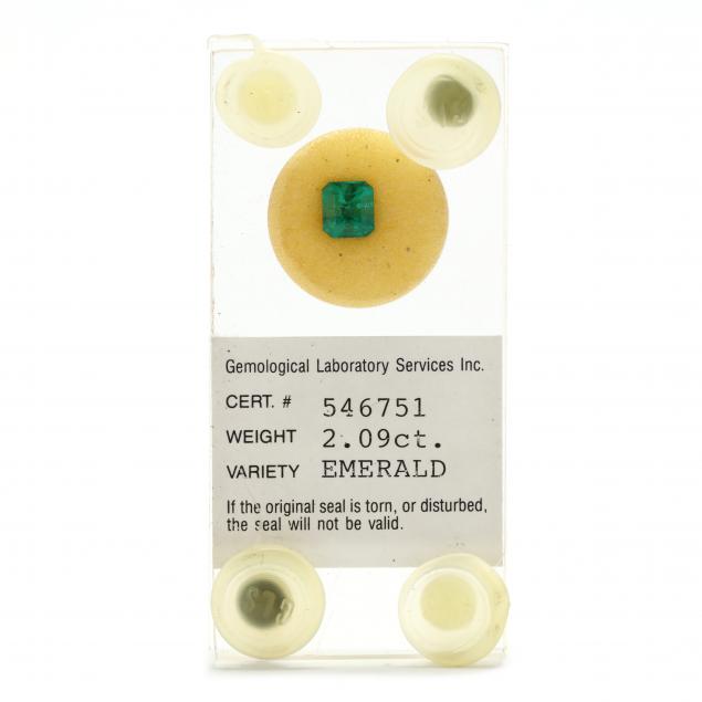 loose-emerald-gemstone