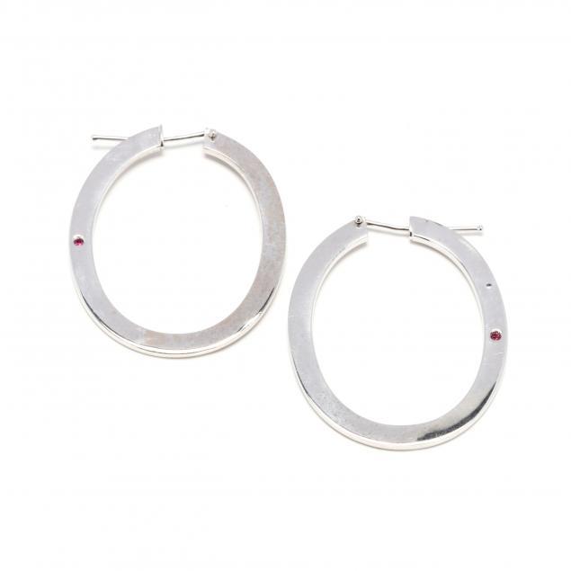 white-gold-hoop-earrings-roberto-coin