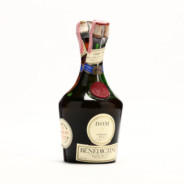 benedictine-d-o-m-liqueur-le-directeur-two-compartment-bottle