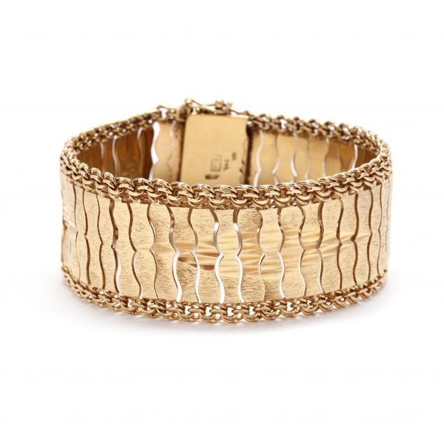 gold-bracelet