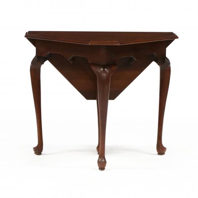 henkel-harris-queen-anne-style-drop-leaf-mahogany-table