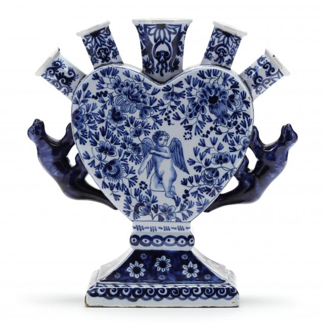 delft-blue-and-white-tulipiere