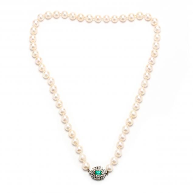 single-strand-pearl-necklace-with-emerald-and-diamond-clasp