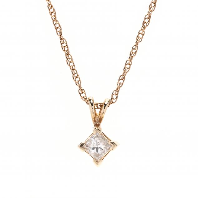 gold-and-diamond-pendant-necklace