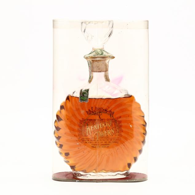 kentucky-tavern-bourbon-whiskey-in-glass-decanter