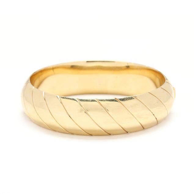 gold-bangle-bracelet