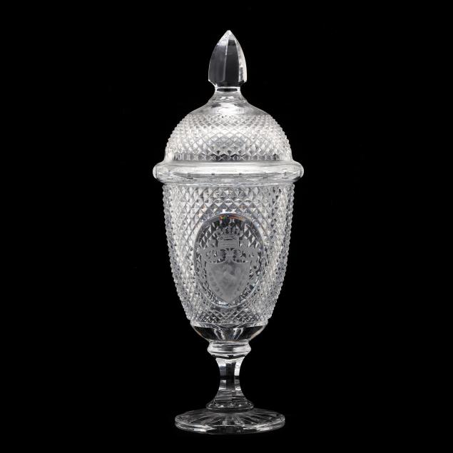 heraldic-engraved-crystal-urn