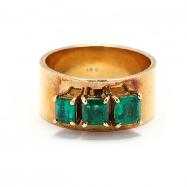 gold-and-three-stone-emerald-ring