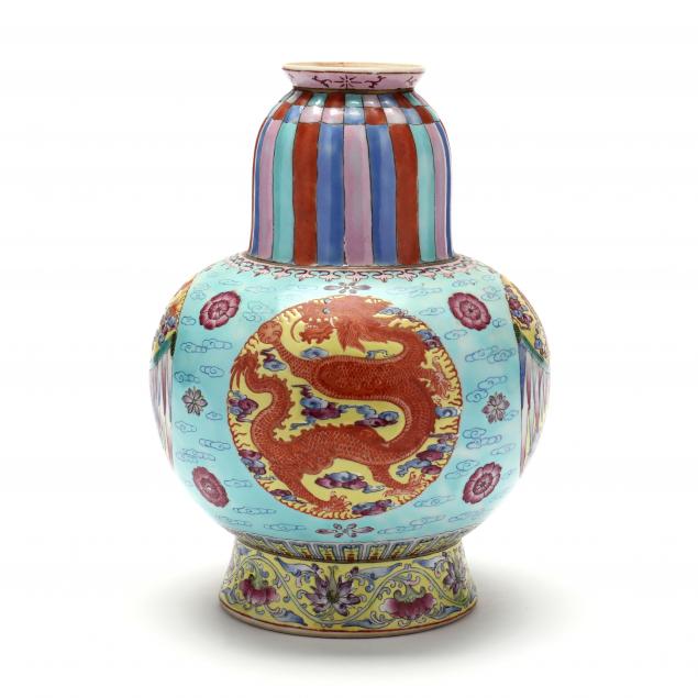 a-chinese-porcelain-vase-with-phoenix-and-dragon-medallions
