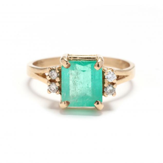 gold-emerald-and-diamond-ring