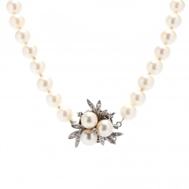 pearl-necklace-with-white-gold-pearl-and-diamond-clasp