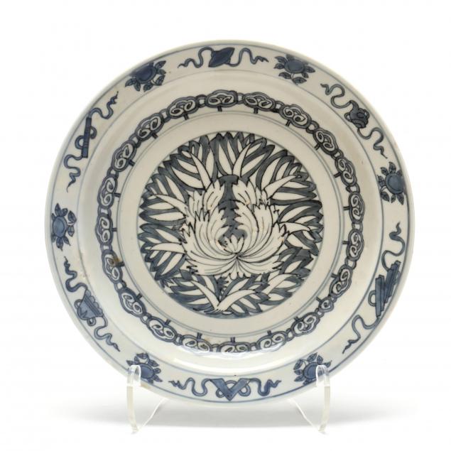 a-chinese-ming-dynasty-porcelain-blue-and-white-dish