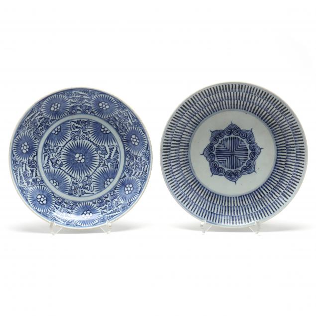two-chinese-porcelain-blue-and-white-plates