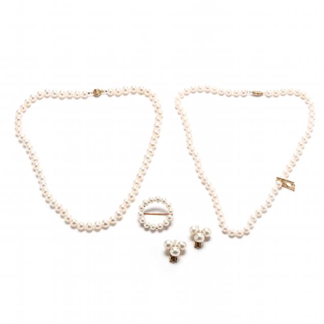 group-of-pearl-jewelry-items