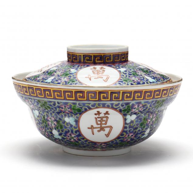 a-chinese-straits-peranakan-serving-bowl-with-cover