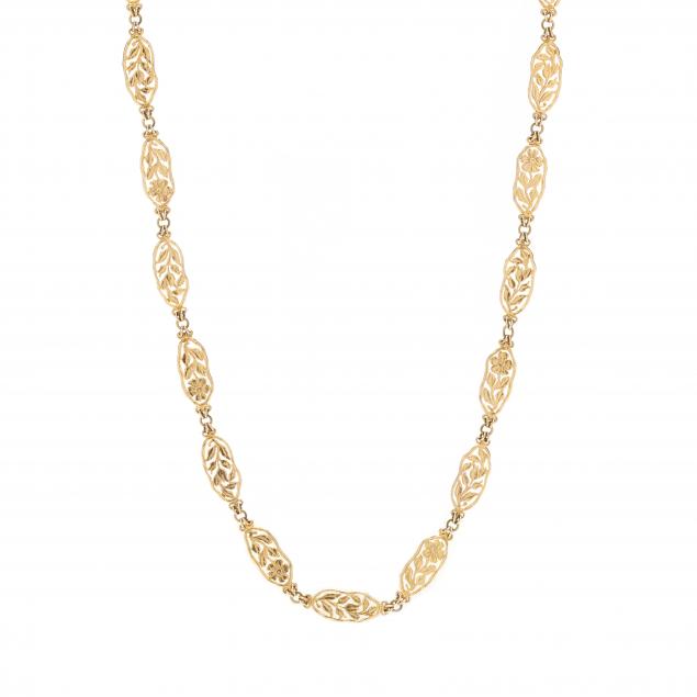 gold-floral-motif-necklace