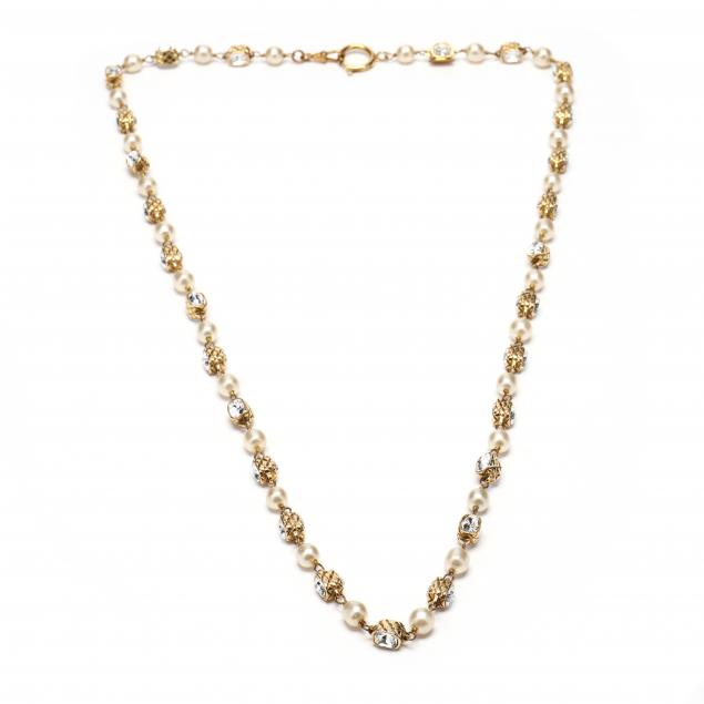 faux-pearl-and-crystal-necklace-chanel