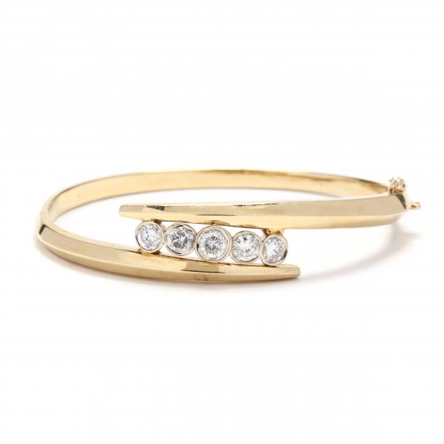 gold-and-diamond-bangle