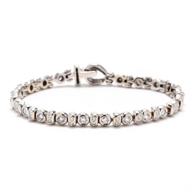white-gold-and-diamond-buckle-bracelet