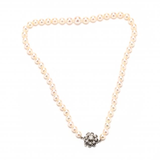 pearl-necklace-with-white-gold-and-diamond-clasp