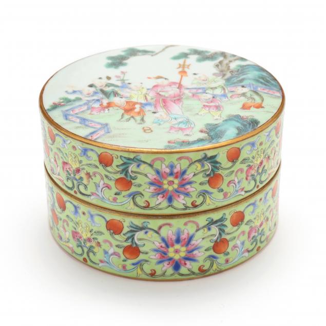a-chinese-porcelain-food-container-with-cover