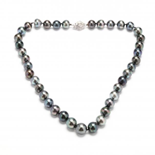 tahitian-pearl-necklace-with-white-gold-and-diamond-clasp