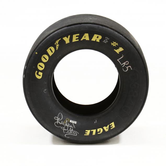 richard-petty-signed-good-year-tire