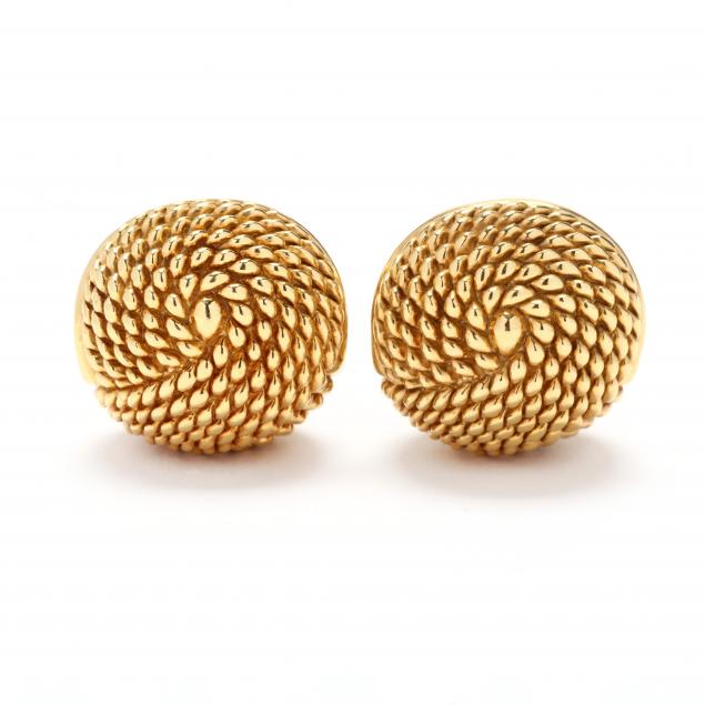 pair-of-gold-earrings-chimento