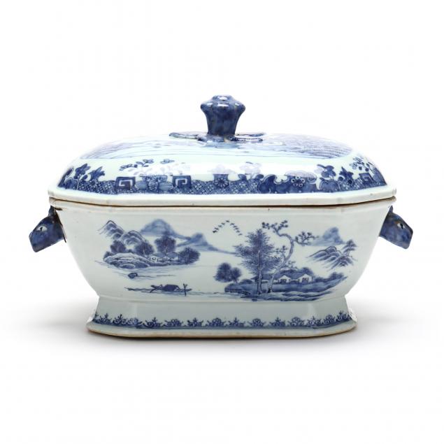a-chinese-export-porcelain-tureen-with-cover
