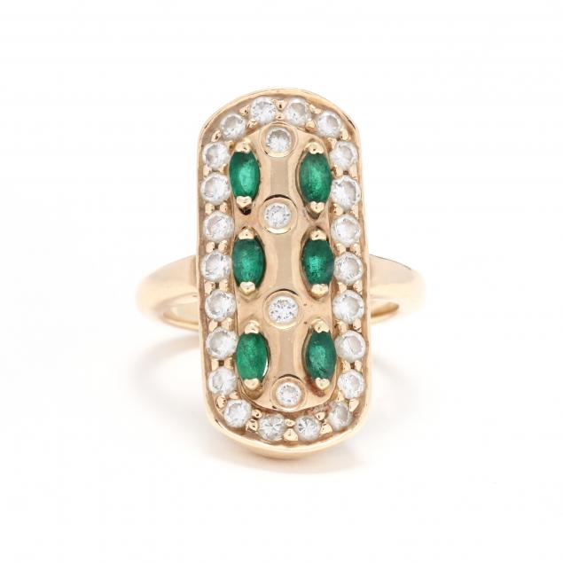 gold-emerald-and-diamond-ring