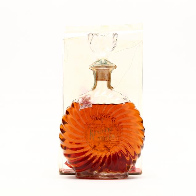 kentucky-tavern-bourbon-whiskey-in-glass-decanter