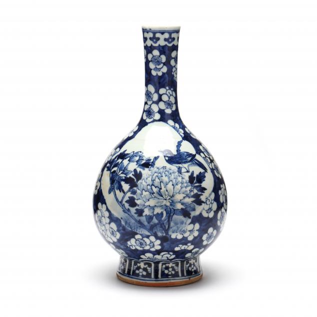 a-chinese-blue-and-white-porcelain-vase