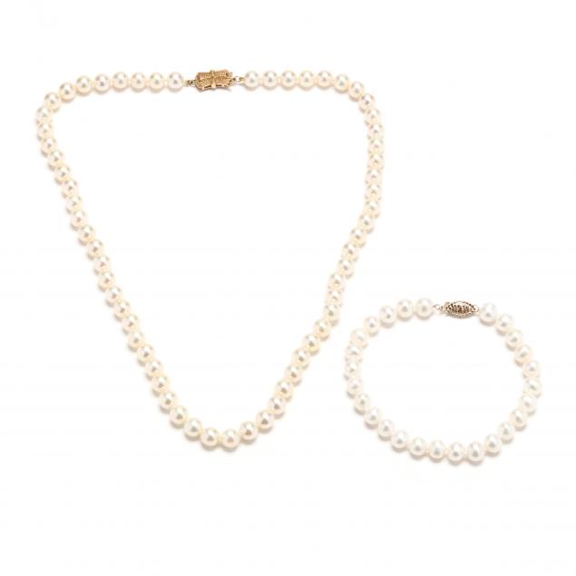pearl-necklace-and-bracelet