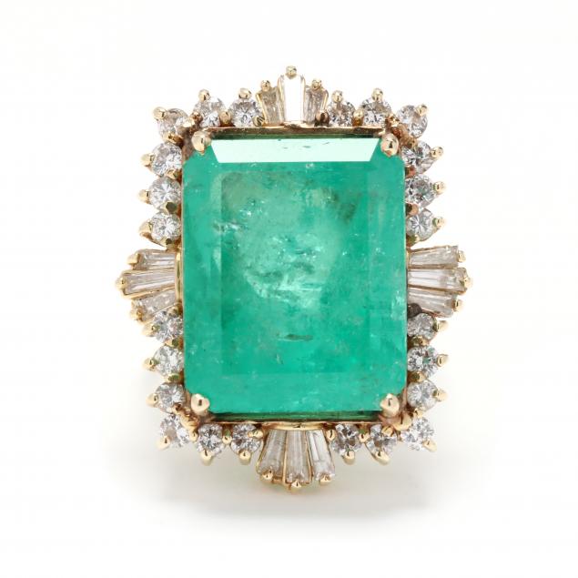 gold-emerald-and-diamond-ring