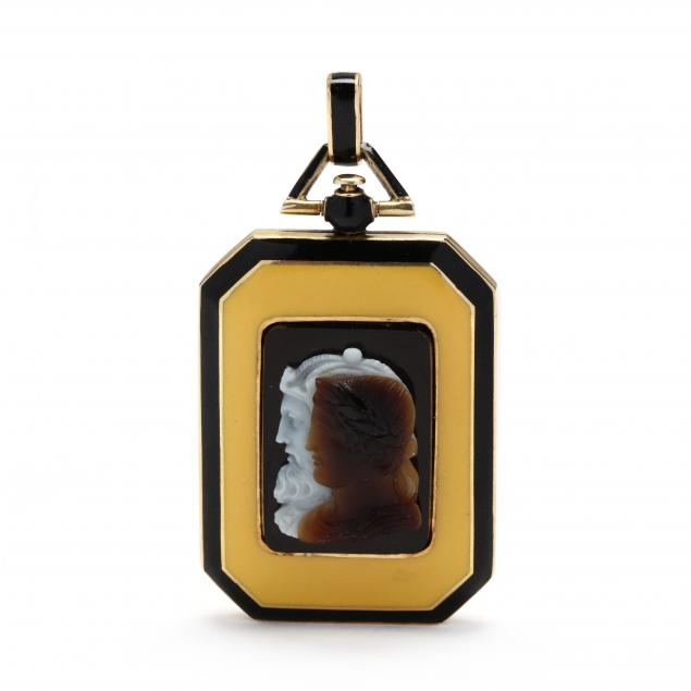 gold-and-enamel-locket-with-sardonyx-cameo